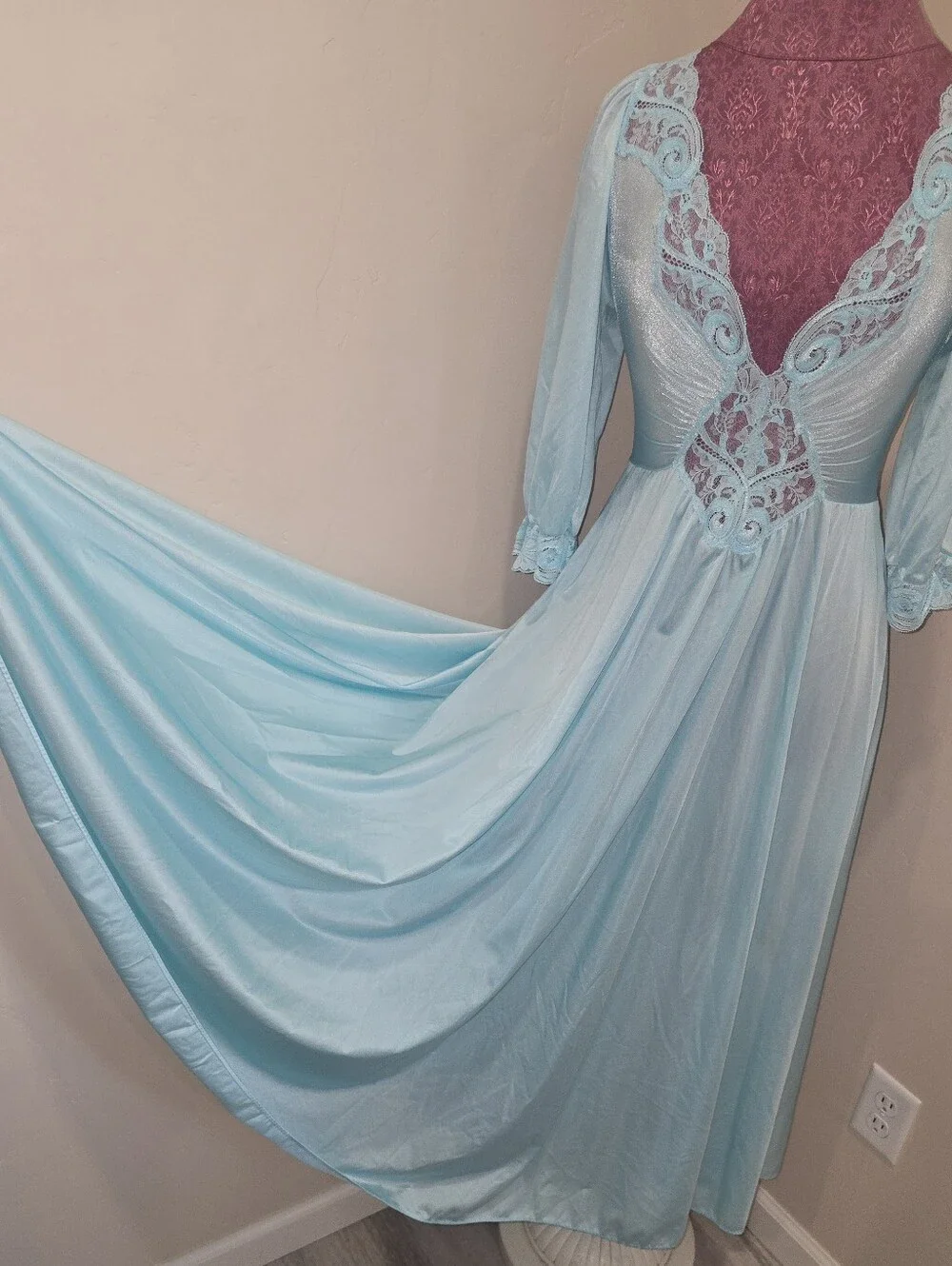 Vintage Olga Peignoir Set Nightgown Robe Blue Pearl Lace Size Medium Full Sweep